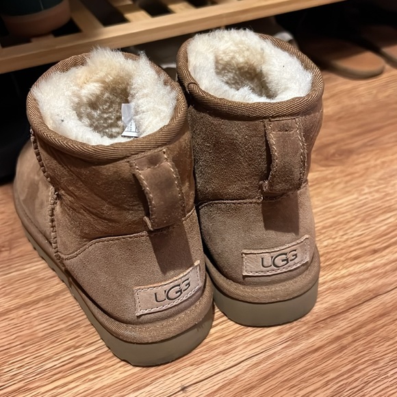 Mini Uggs - Picture 2 of 4